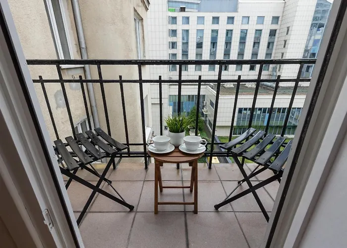 Metro Rondo Onz Apartment By Noclegi Renters